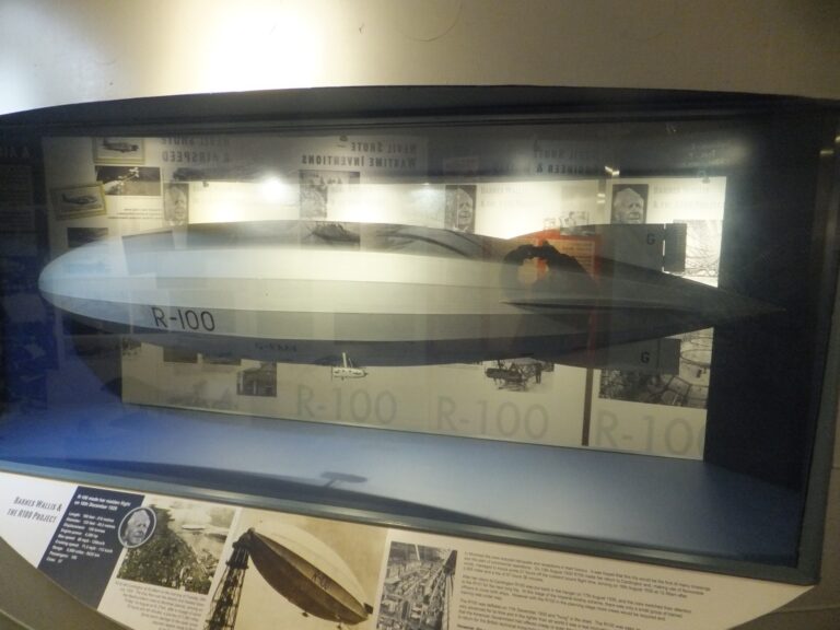 R100 Howdenairshipbase 768x576